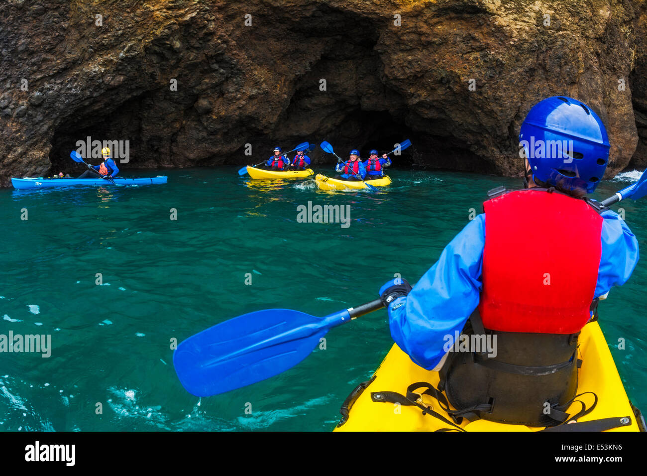 Kajakfahren auf der Insel Santa Cruz, Channel Islands Nationalpark, Kalifornien USA Stockfoto