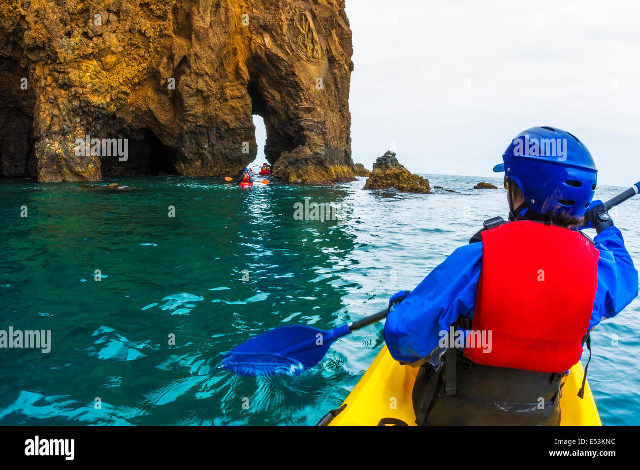 Kajakfahren auf der Insel Santa Cruz, Channel Islands Nationalpark, Kalifornien USA Stockfoto
