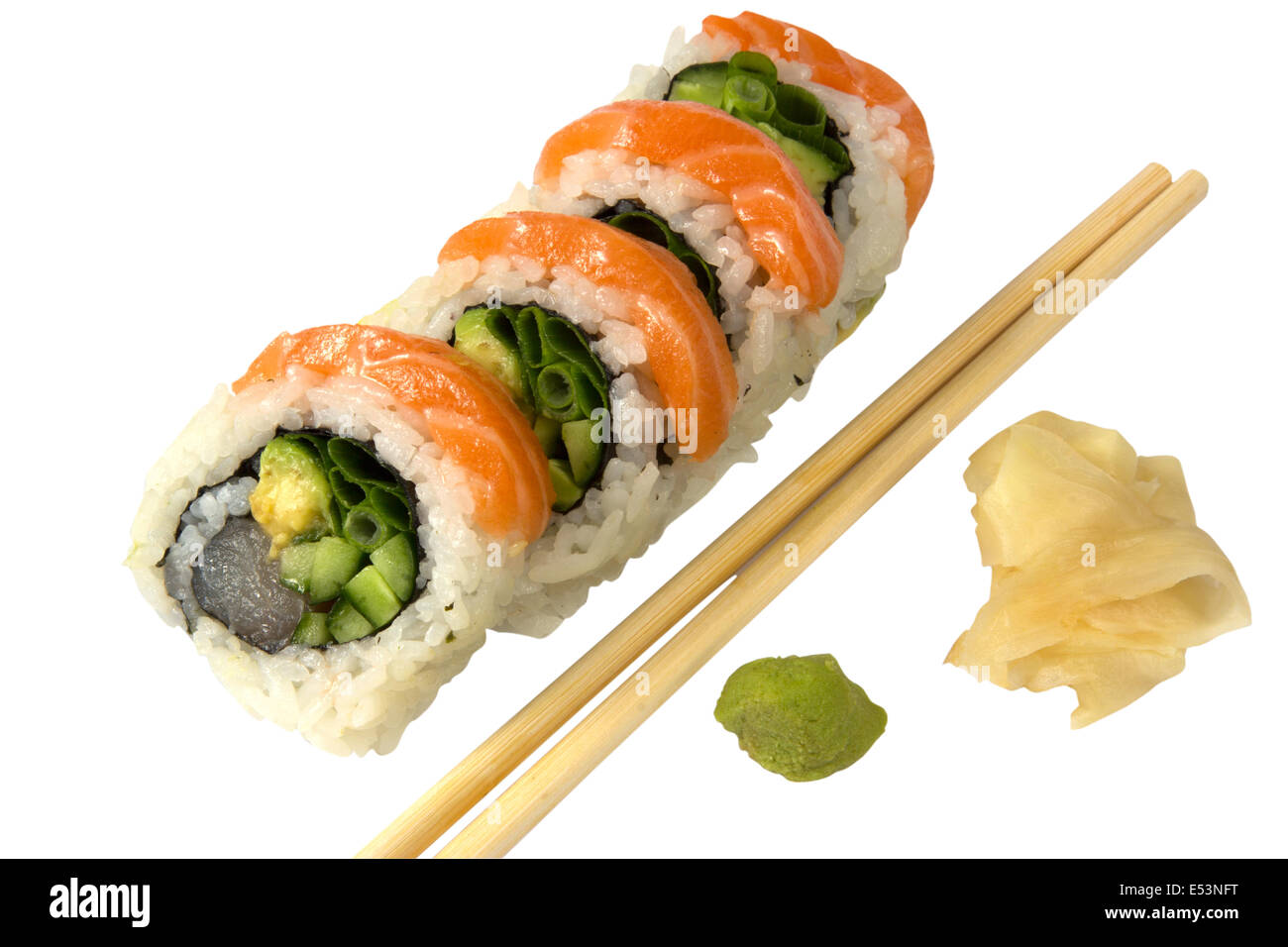 Sushi mit Lachs auf einer Platte mit Ingwer und Wasabi und Stäbchen Stockfoto