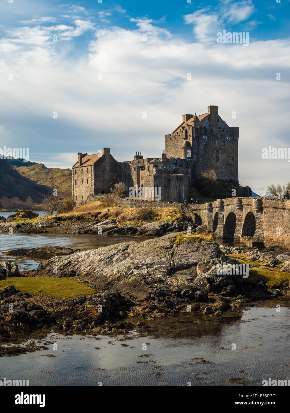 Eilean Donan Castle von Loch Duich gesehen Stockfoto