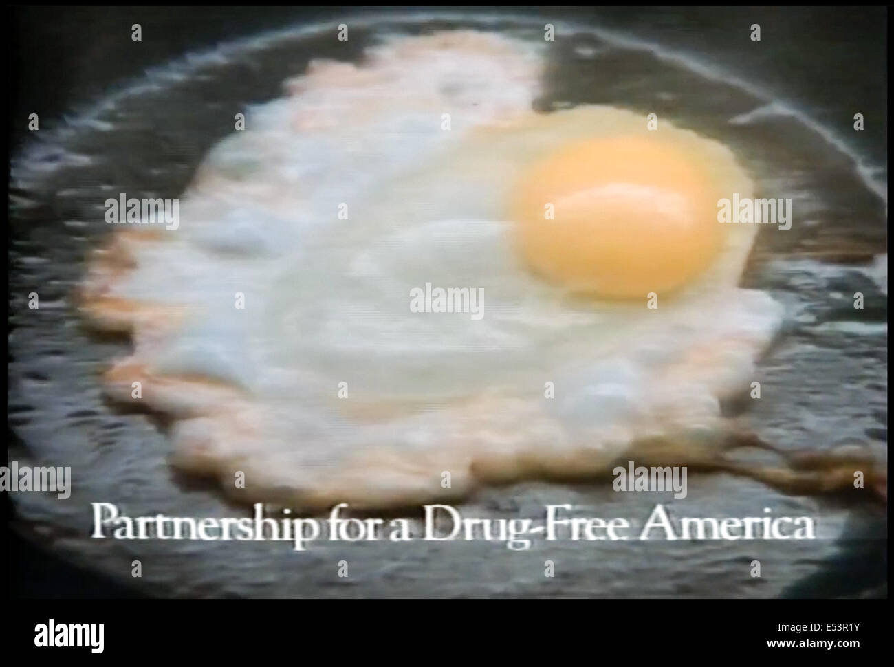 "Dieses ist Ihr Gehirn auf Drogen" Partnership for a Drug-Free America 1987 TV-Spot. Siehe Beschreibung für mehr Informationen. Stockfoto