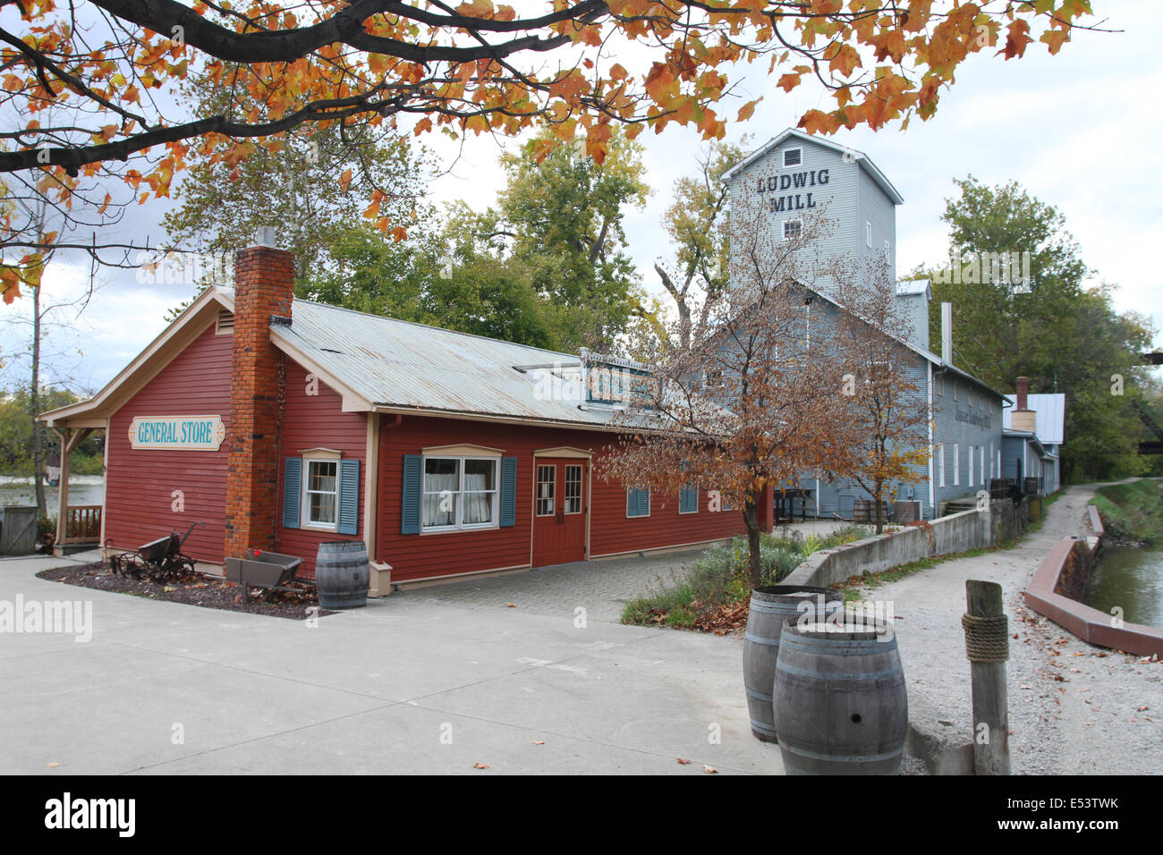 Isaac Ludwig Mühle und Gemischtwarenladen in Providence MetroPark, Grand Rapids, Ohio, USA. Grist Mill auf Miami und Erie-Kanal. Stockfoto