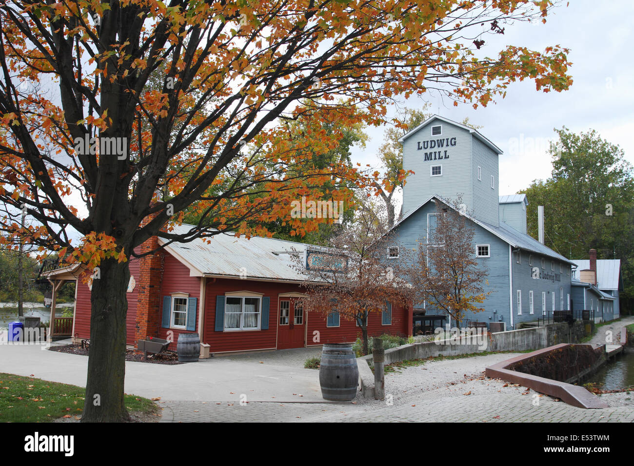 Isaac Ludwig Mühle und Gemischtwarenladen in Providence MetroPark, Grand Rapids, Ohio, USA. Grist Mill auf Miami und Erie-Kanal. Stockfoto