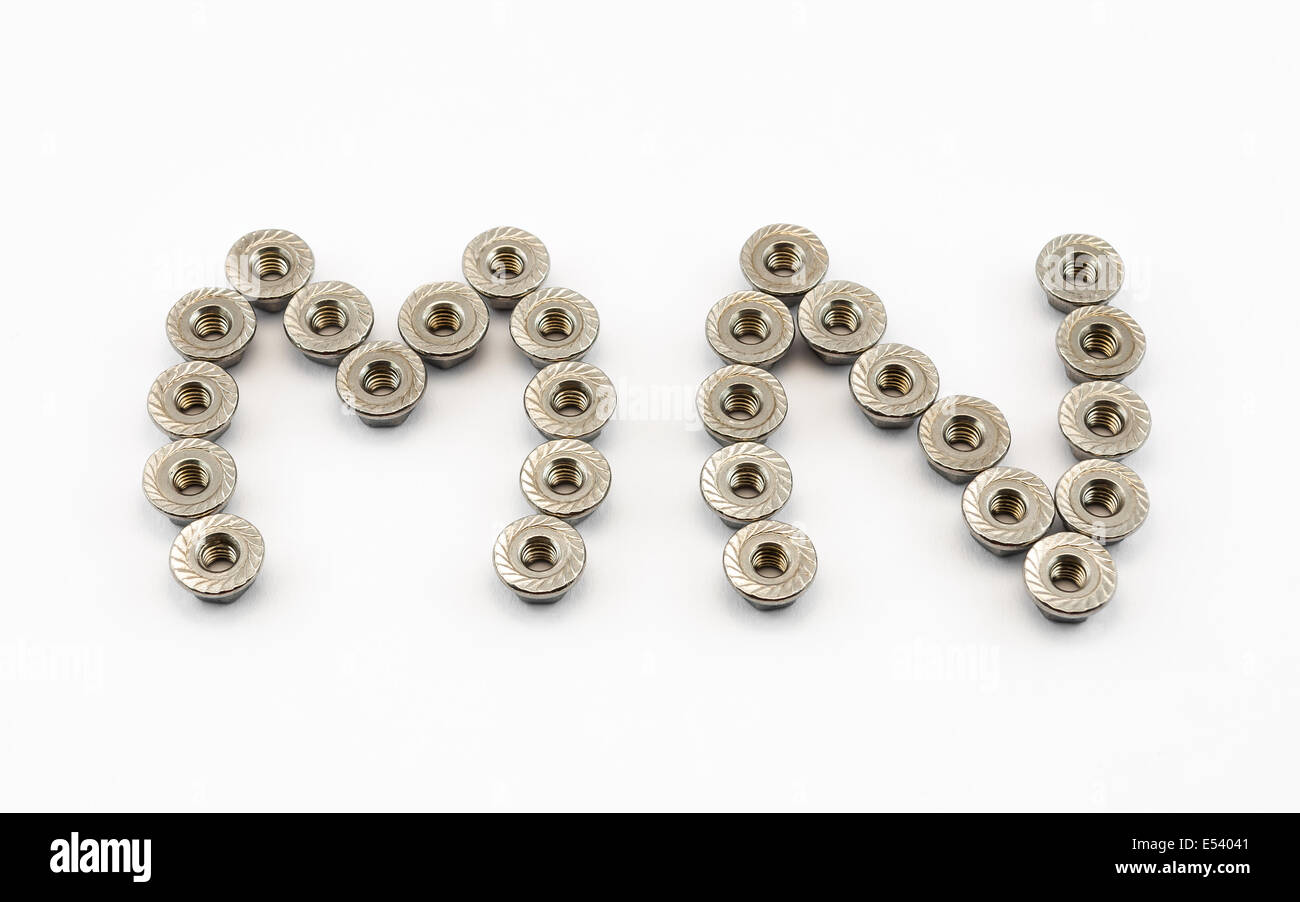 M und N-Alphabet, erstellt von Hex Flansch-Muttern aus rostfreiem Stahl. Stockfoto