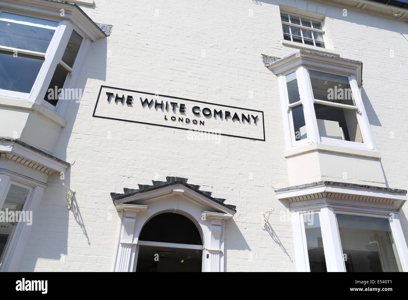 The White Company Räumlichkeiten, Shop-Fassade in weiß, dieses Geschäft in Stratford-upon-Avon ist Stockfoto