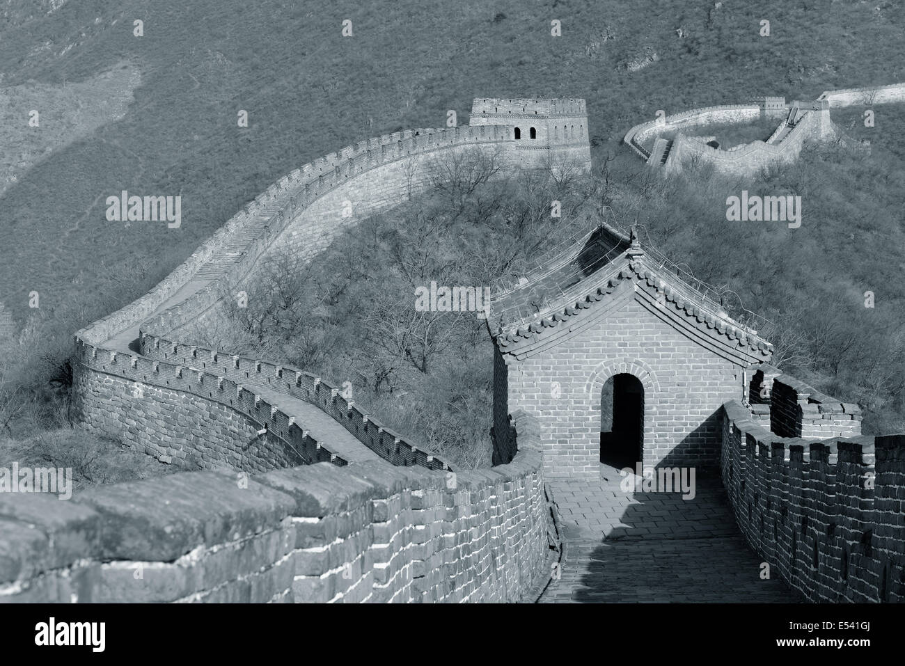 Große Mauer in schwarz und weiß in Peking, China Stockfoto