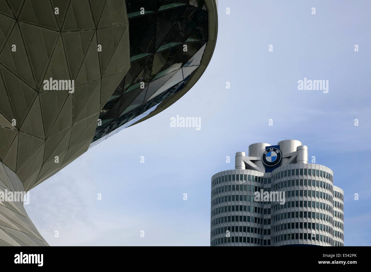 BMW-Welt (BMW Welt) und der BMW-Zentrale, München, Deutschland. Stockfoto