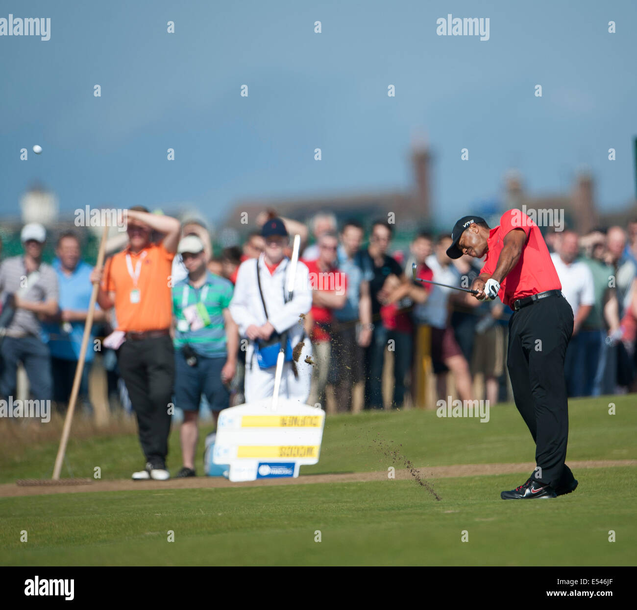 Hoylake, UK. 20. Juli 2014. Die Open Golf Championship, die letzte Runde. Tiger WOODS [USA] mit seiner Annäherung an den grünen Kredit: Action Plus Sport/Alamy Live News Stockfoto