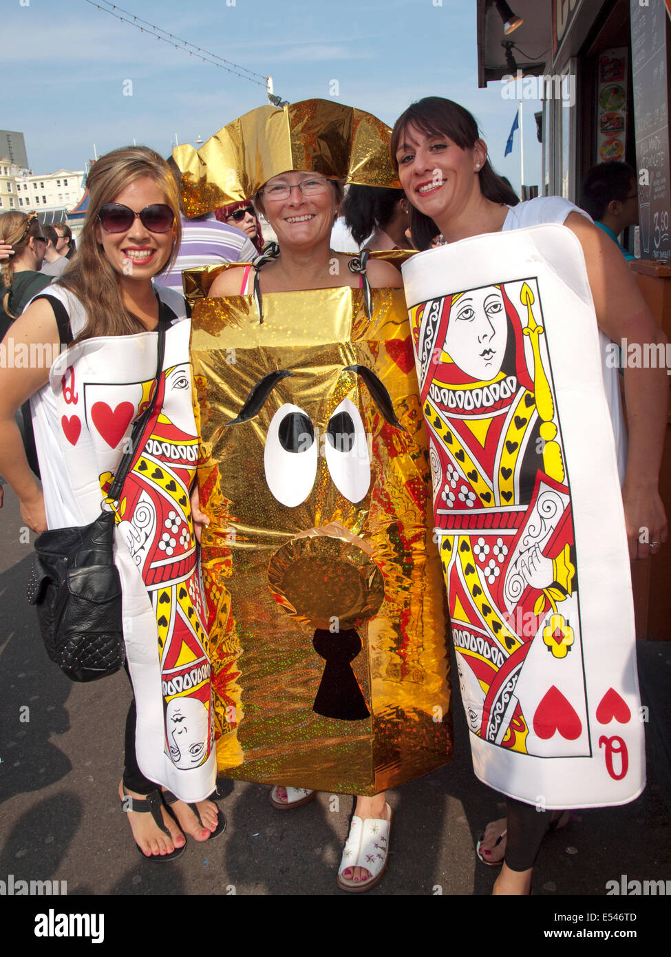 Freunde in Brighton an Alice im Wunderland Thema Henne tun Stockfoto