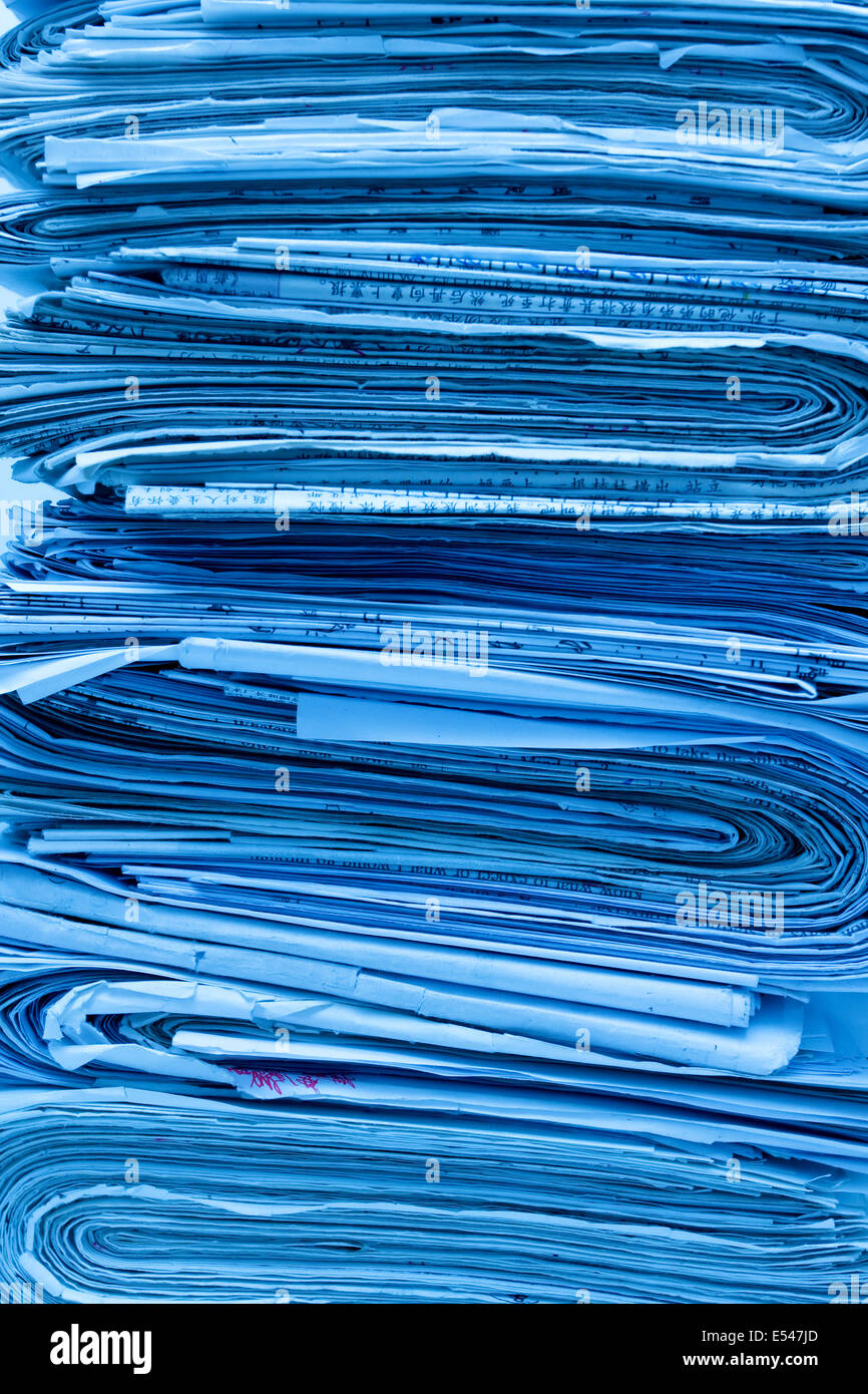 Stapel Zeitungshintergrund Stockfoto