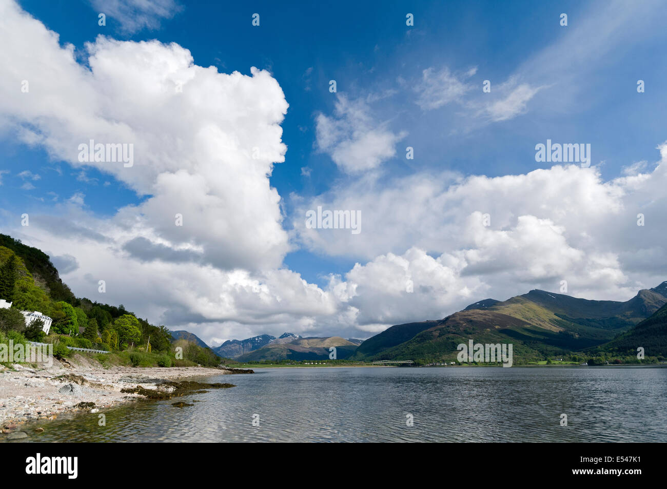 Loch Linnhe in der Nähe von überführt, Blick nach Osten in Richtung Glencoe.  Lochaber, Highland, Schottland, UK Stockfoto