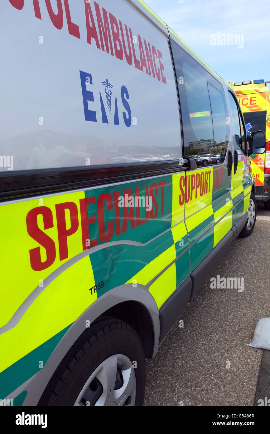 Spezialisten unterstützen Krankenwagen EMS Juni 2014 Stockfoto