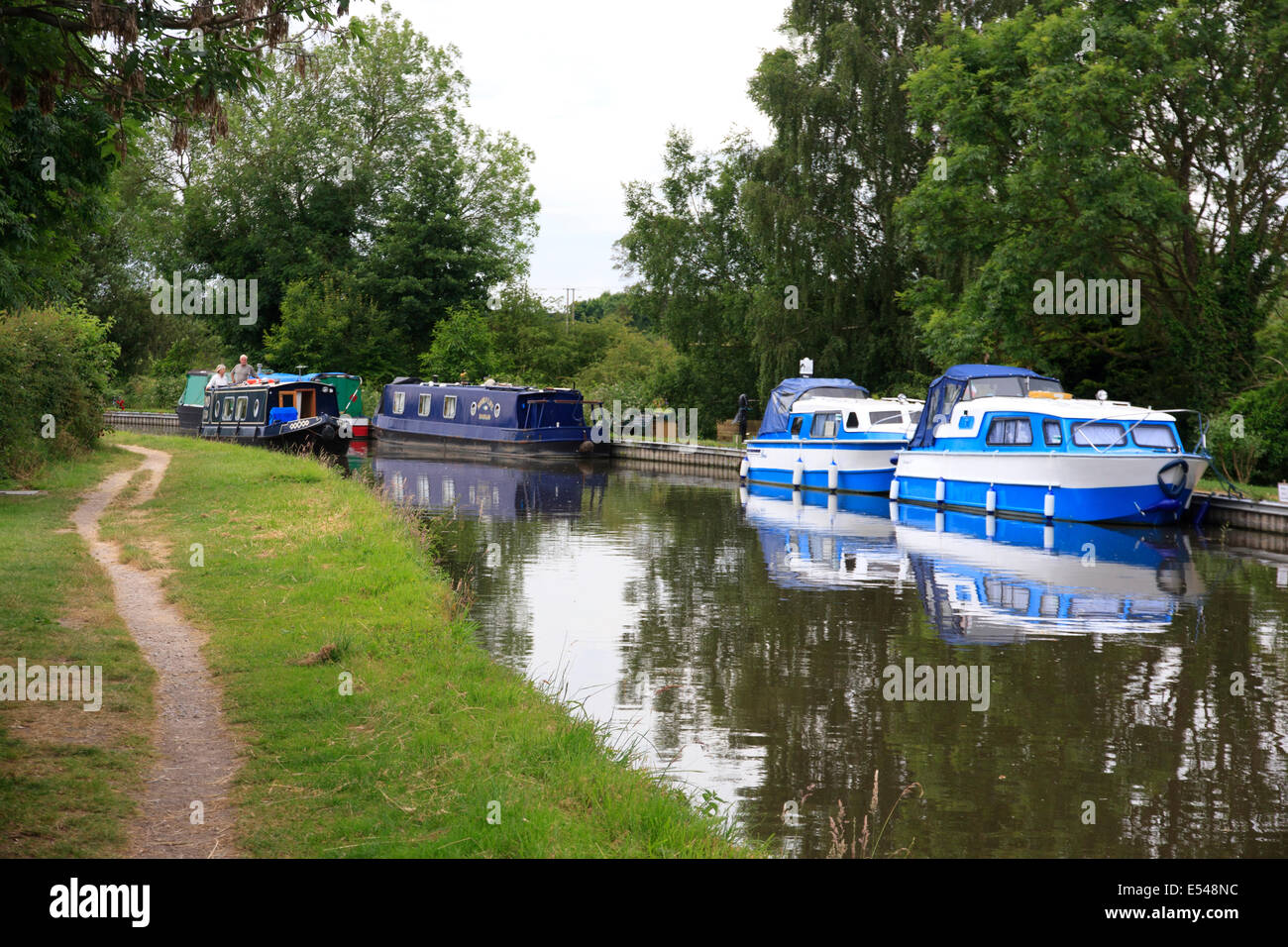 Kanalboote auf Trent und Mersey Kanal in Willington Stockfoto