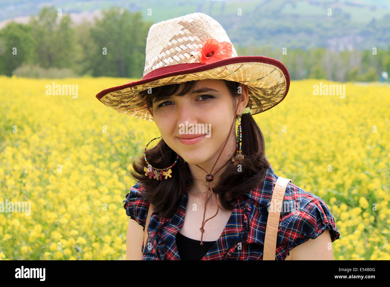 Schöne Teenager-Mädchen, gekleidet wie ein cowgirl Stockfoto