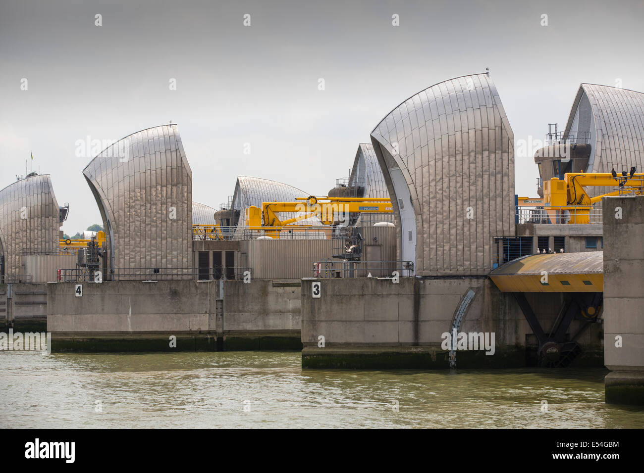 Die Thames Barrier Auf Der Themse In London Es Wurde Gebaut Um Die Hauptstadt Von Storm Surge Uberschwemmungen Zu Schutzen Rece Stockfotografie Alamy Die Thames Barrier Auf Der Themse In London Es Wurde Gebaut Um Die Hauptstadt Von Storm Surge Uberschwemmungen Zu Schutzen Rece Stockfotografie Alamy