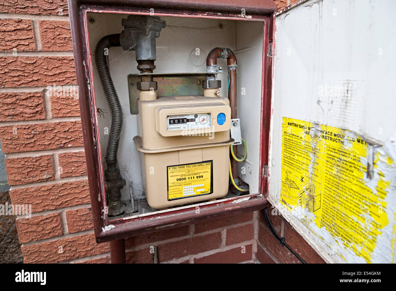 ein Stromzähler an der Außenwand eines Hauses uk Stockfoto