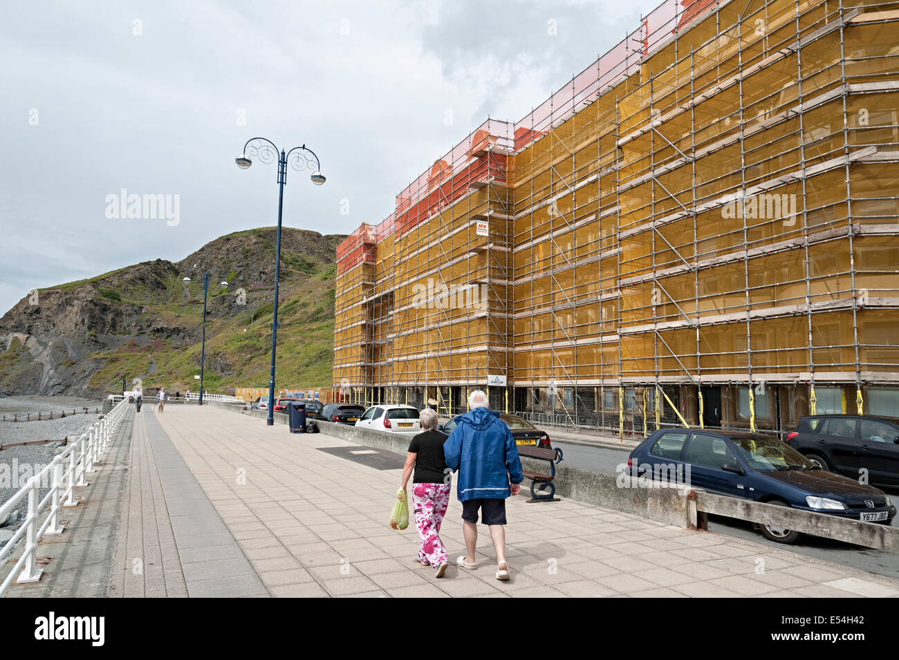 Wales Aberystwyth promenade Meer Rekonstruktion des Hotels nach Stürmen 2014 Stockfoto