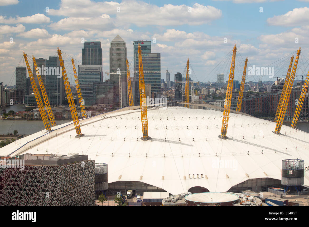 Die O2-Arena auf der Themse in London, Vereinigtes Königreich, wurde es formal Millenium Dome. Stockfoto