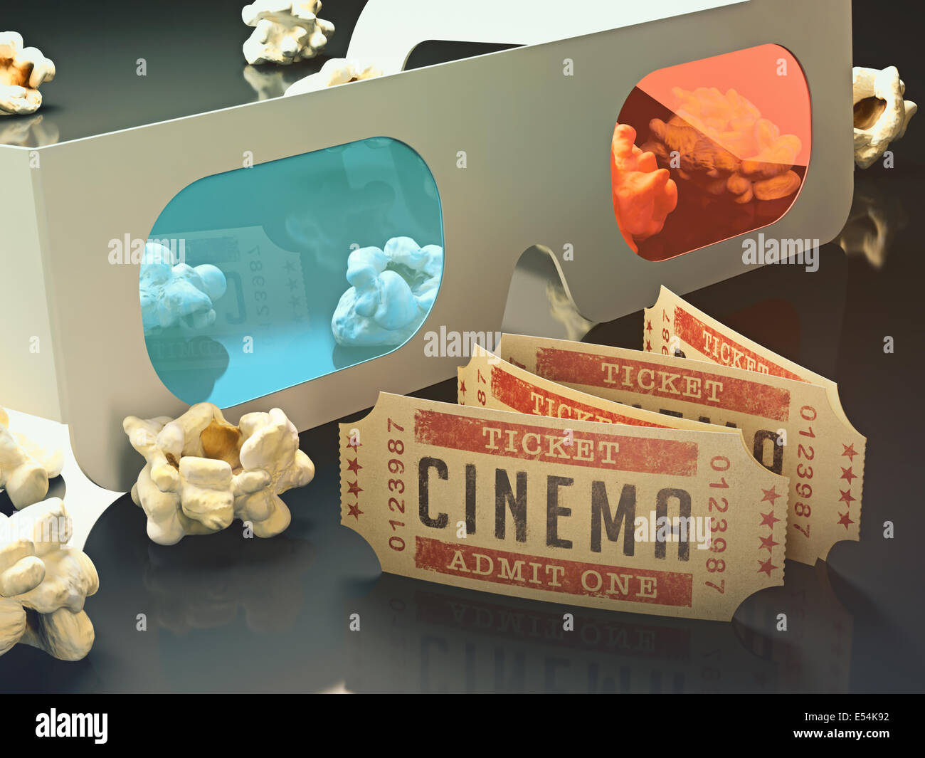 Kinokarte und 3D-Brille mit Popcorn verstreut. Stockfoto