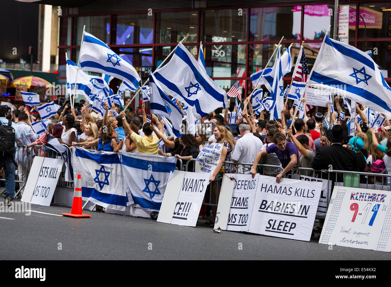 New York, NY, USA. 20. Juli 2014. Eine Gruppe von New Yorkern versammelt, um für Israel am Times Square Sonntagnachmittag Credit rally: Gregory Gard/Alamy Live News Stockfoto