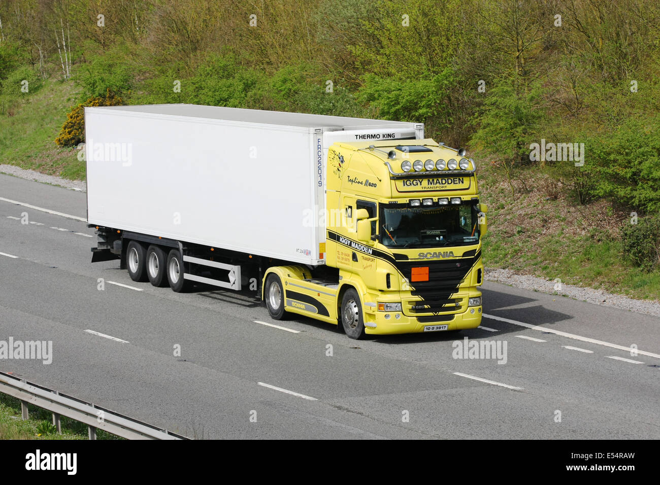 Ein Iggy Madden LKW Reisen entlang der Autobahn M20 in Kent, England Stockfoto