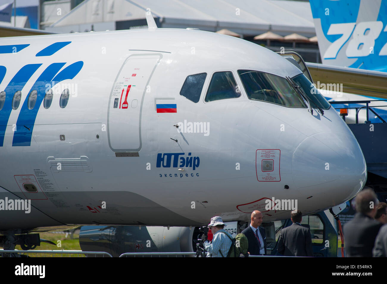 Russische Suchoi Superjet 100 im static Display auf der Farnborough International Airshow 2014 Stockfoto