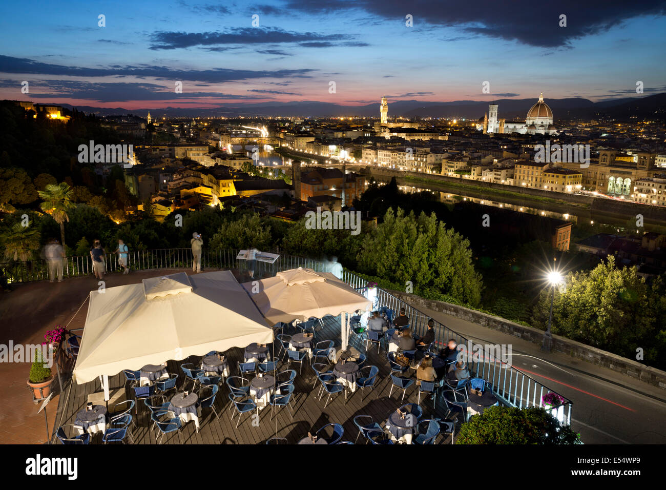 Blick über Florenz von Piazza Michelangelo bei Nacht, Florenz, Toskana, Italien, Europa Stockfoto