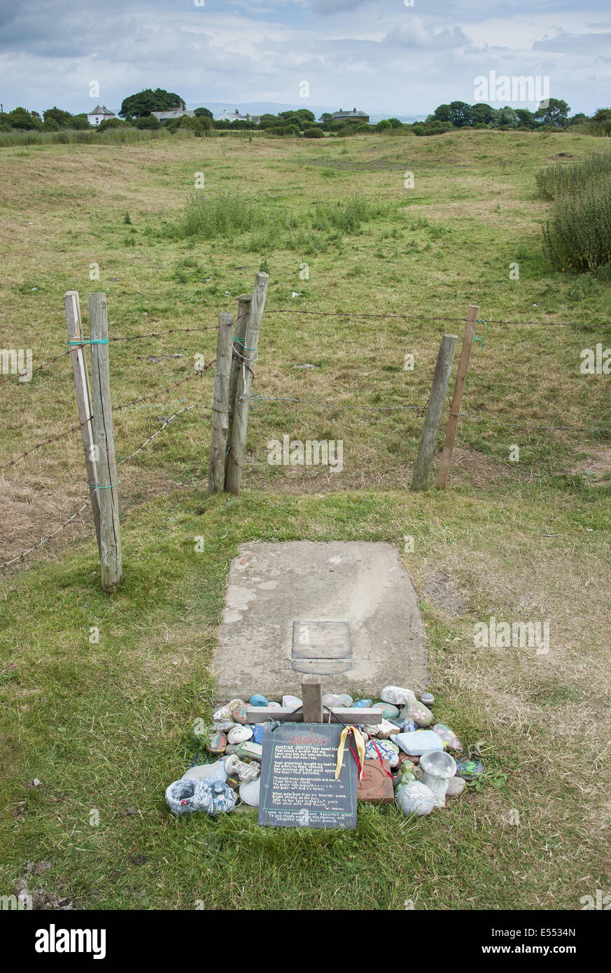 Grabstätte von Slave auf ungeweihte Boden in der Nähe von Dorf an der Küste, nur Gemeinschaft auf U.K Festland abhängig von Gezeiten Zugang, Stockfoto