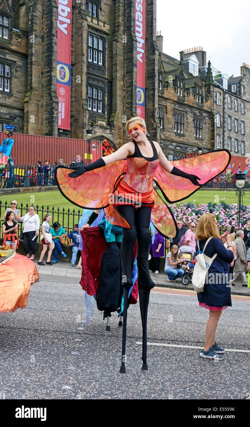 Teilnehmer an der Edinburgh Karneval am 20. Juli 2014 Line-up auf dem Hügel in Edinburgh, Schottland Stockfoto