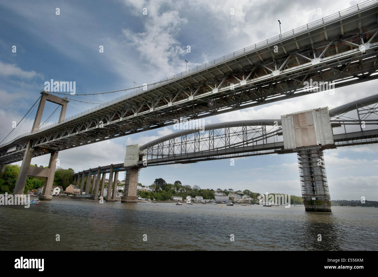 Gerüstbau deckt die Tragsäulen des The Royal Albert-Eisenbahnbrücke von Isambard Kingdom Brunel entworfenen. Stockfoto