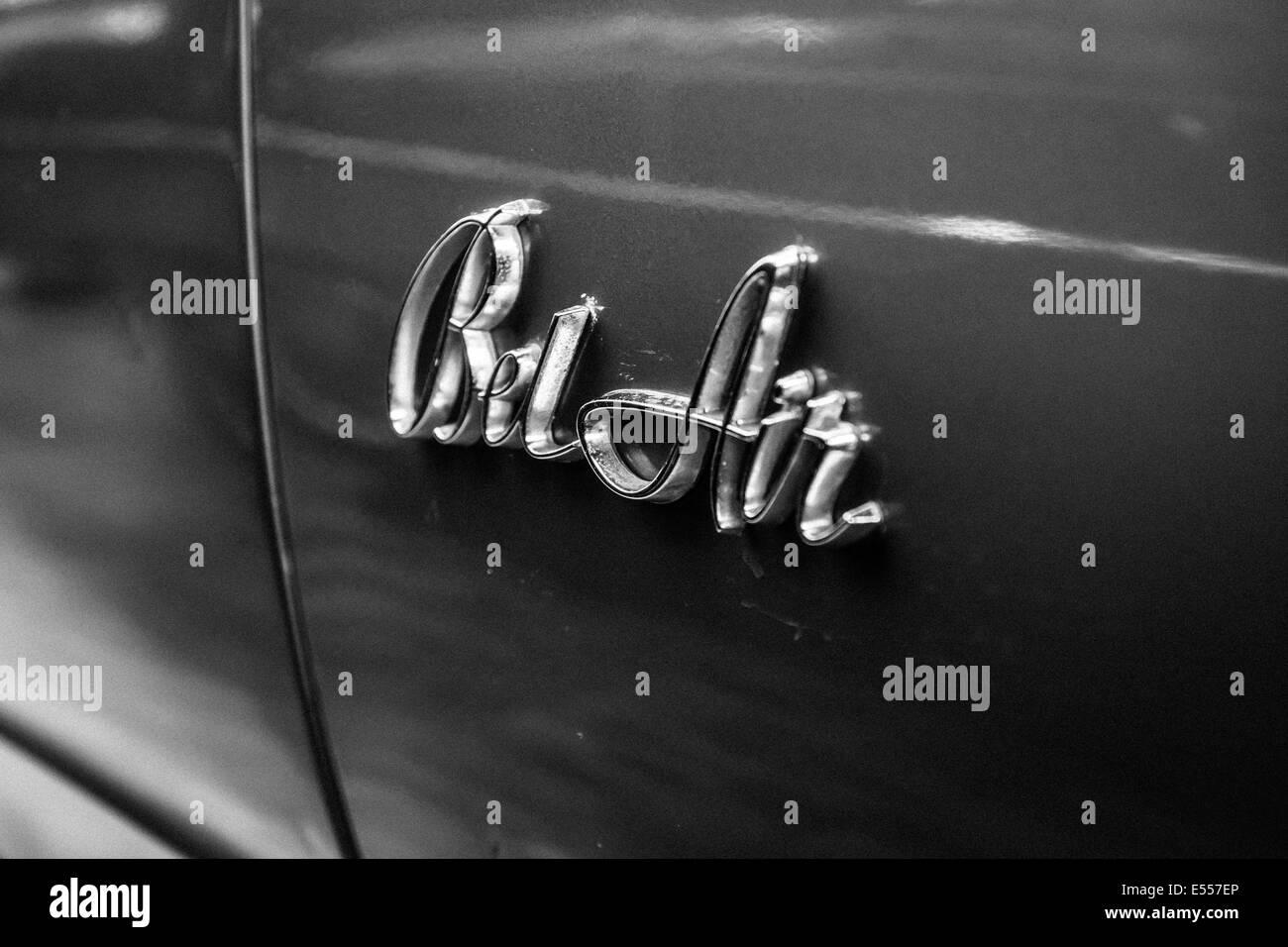Emblem eines Full-Size-Autos Chevrolet Bel Air (1968). Schwarz und weiß. 27. Oldtimer-Tage Berlin - Brandenburg Stockfoto