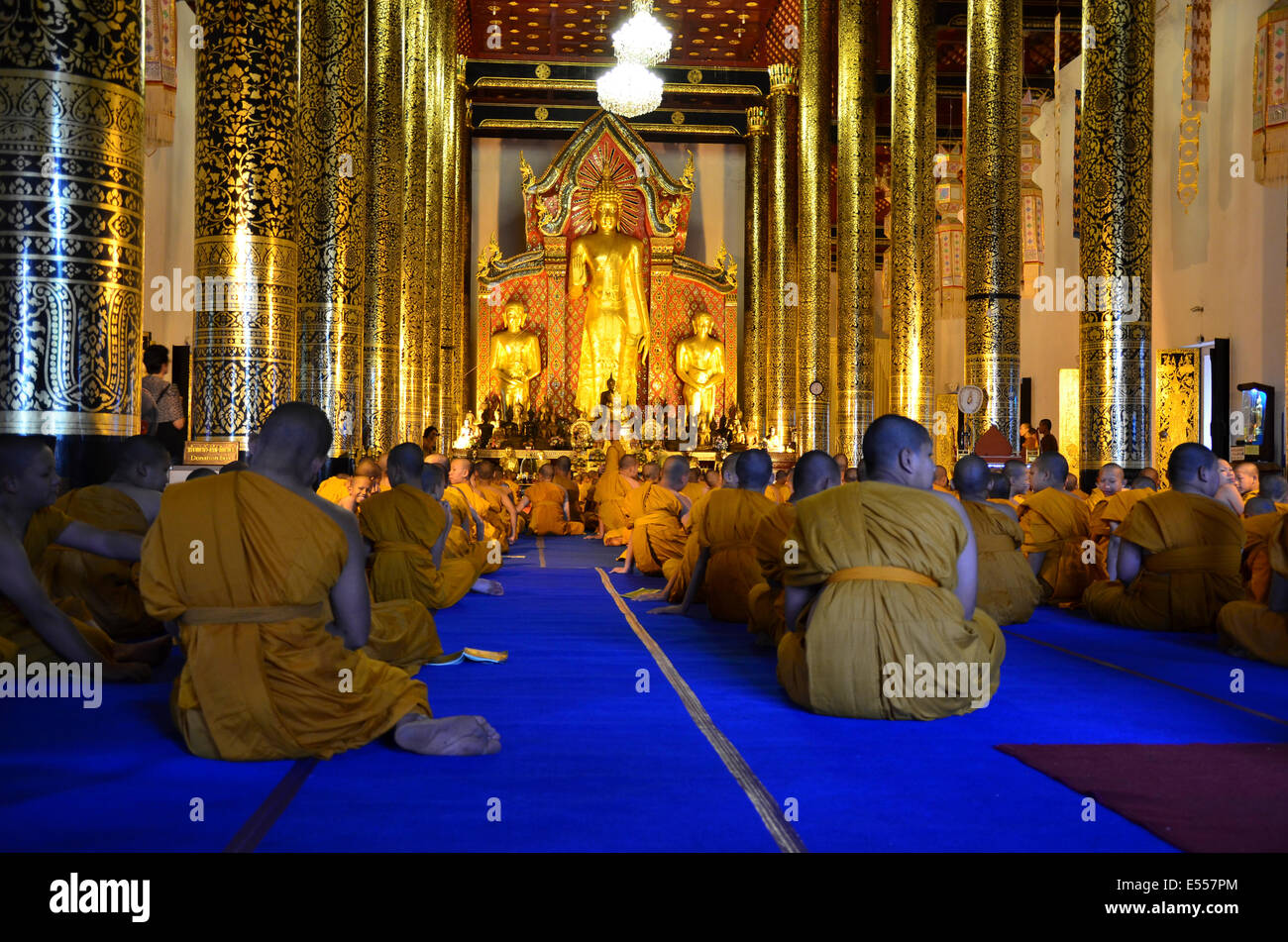 Buddhistische Mönche, Wat Phra Singh, Chiang Mai, Thailand Stockfoto