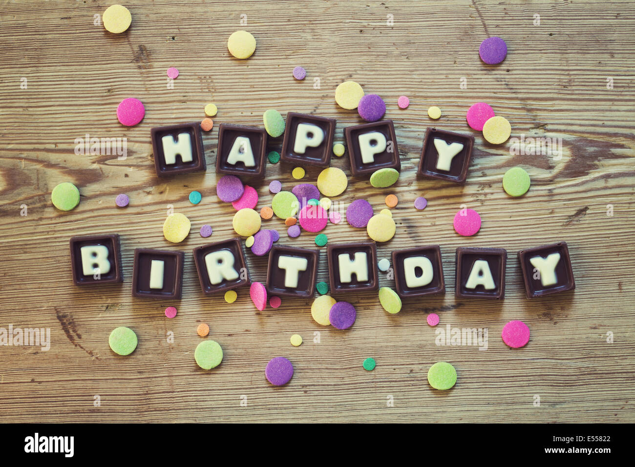 Alles Gute zum Geburtstag in Schokolade Buchstaben geschrieben Stockfoto