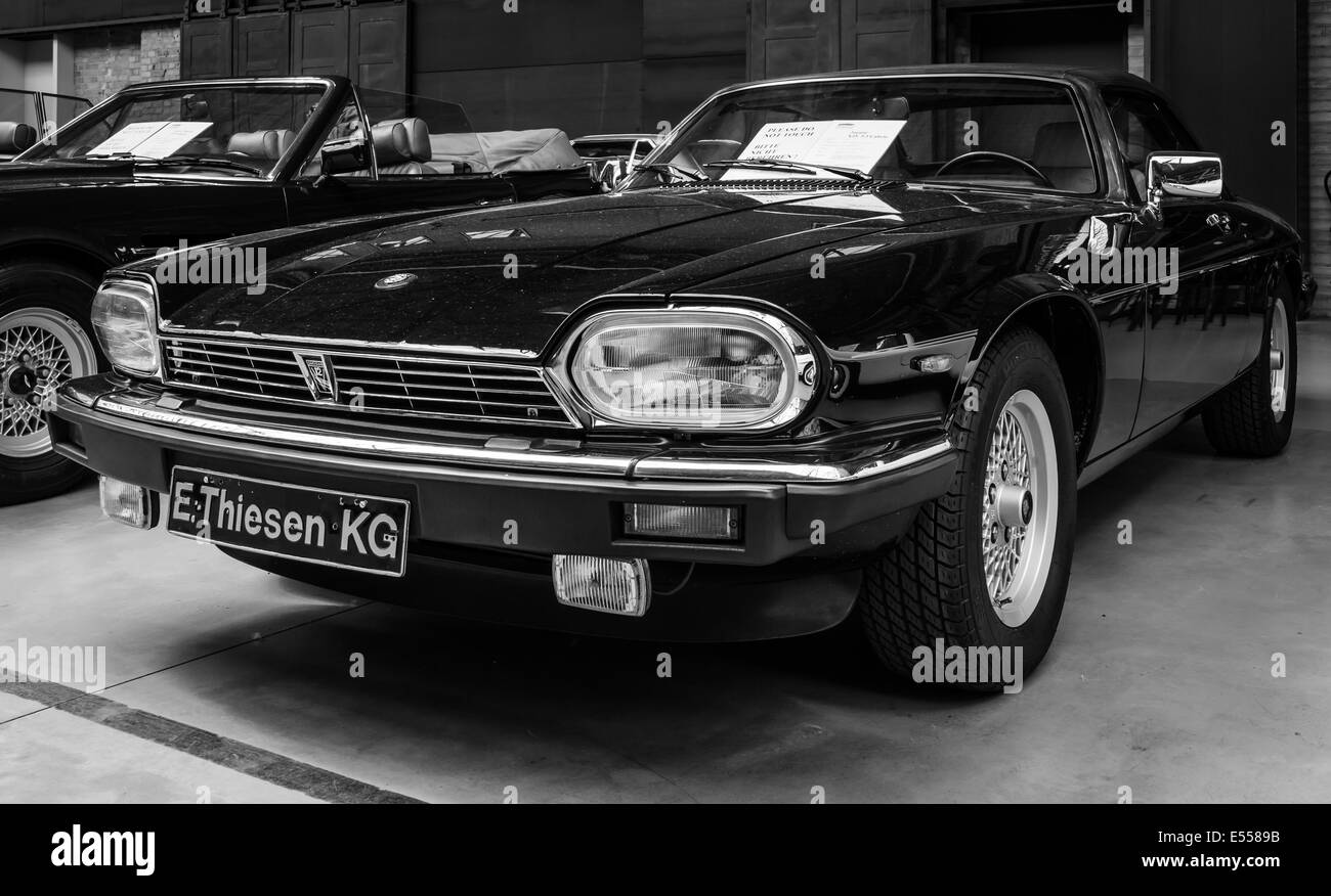 BERLIN, Deutschland - 17. Mai 2014: Auto Jaguar XJS. Schwarz und weiß. 27. Oldtimer-Tage Berlin - Brandenburg Stockfoto
