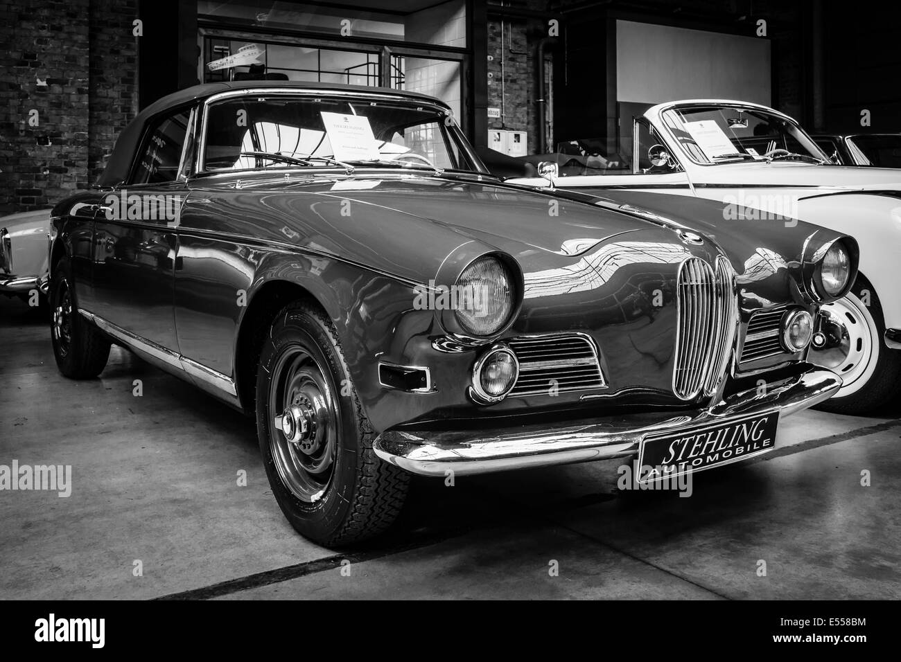 BERLIN, Deutschland - 17. Mai 2014: Oldtimer BMW 503 Cabrio, schwarz und weiß. 27. Oldtimer-Tage Berlin - Brandenburg Stockfoto