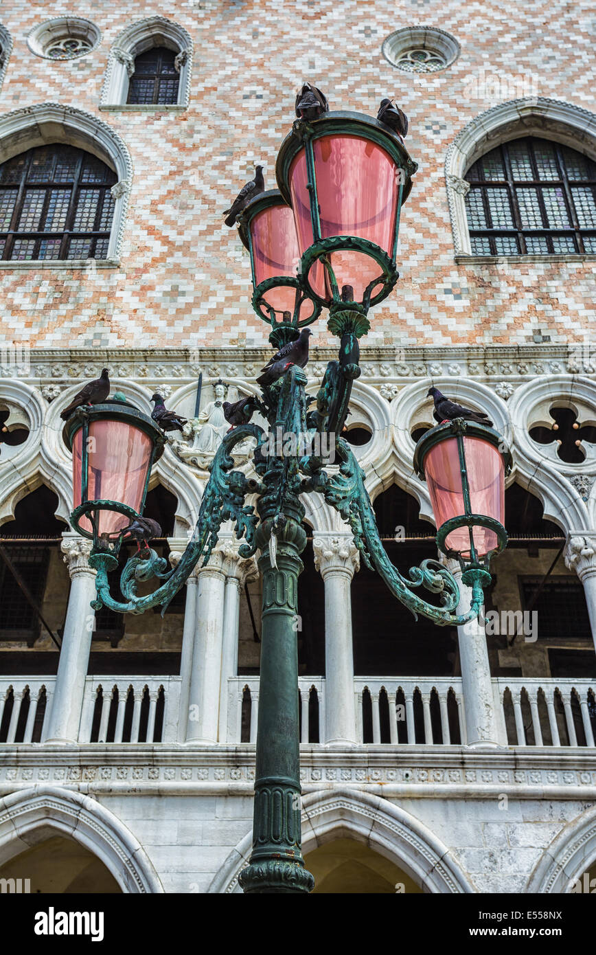 Venedig-Juni, 26: San Marco Piazza in Venedig am 26. Juni 2014. Piazza San Marco ist der teuerste Teil der Stadt, besuchen Stockfoto