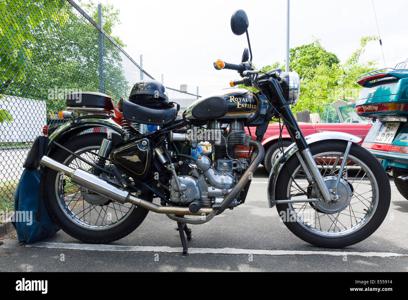 BERLIN, Deutschland - 17. Mai 2014: Motorrad Royal Enfield Bullet 500 es. 27. Oldtimer-Tage Berlin - Brandenburg Stockfoto
