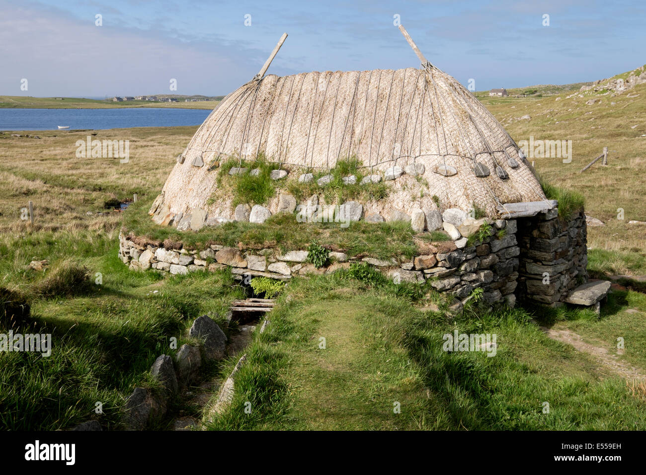 Shawbost Eisenzeit Skandinavier Mühle und alte Gewässer an der Westküste der Insel Lewis Äußere Hebriden Western Isles Schottland Großbritannien Großbritannien rekonstruiert Stockfoto