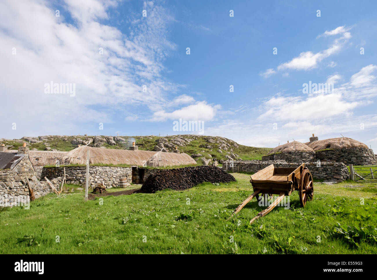 Alte Karre und Crofts in Na Gearrannan Blackhouse Village. Garenin Carloway Isle of Lewis äußeren Hebriden Western Isles Schottland, Vereinigtes Königreich Stockfoto