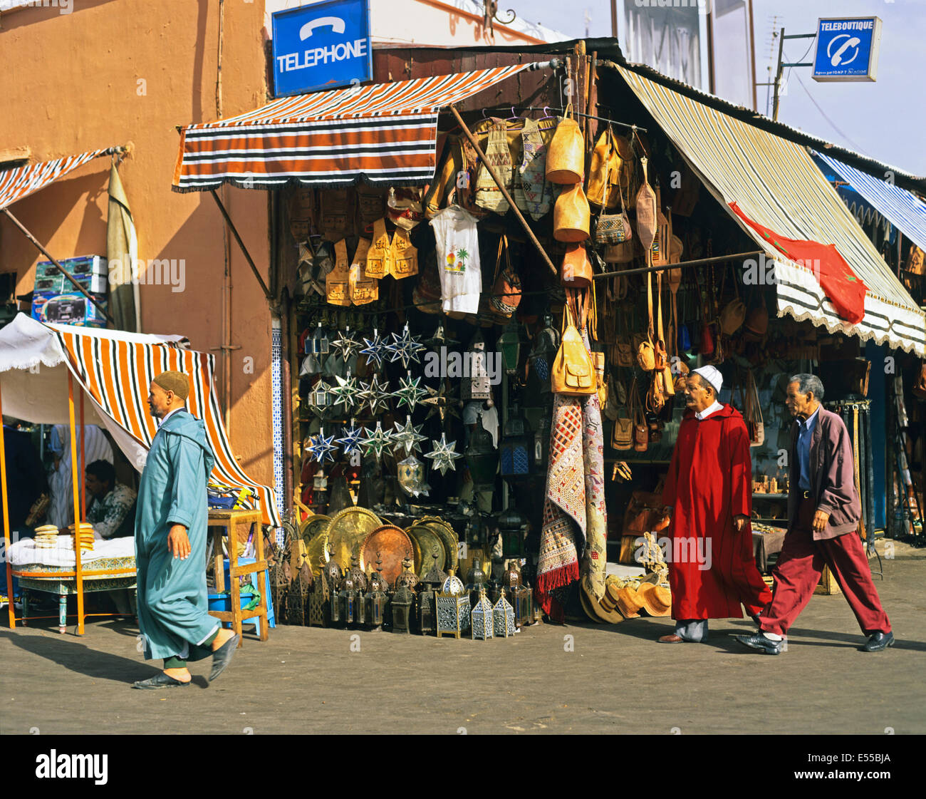 Marktstände in Jamaa el Fna, ein Quadrat und Marktplatz in Marrakeschs Medina Viertel (Altstadt), Marrakesch, Marokko Stockfoto