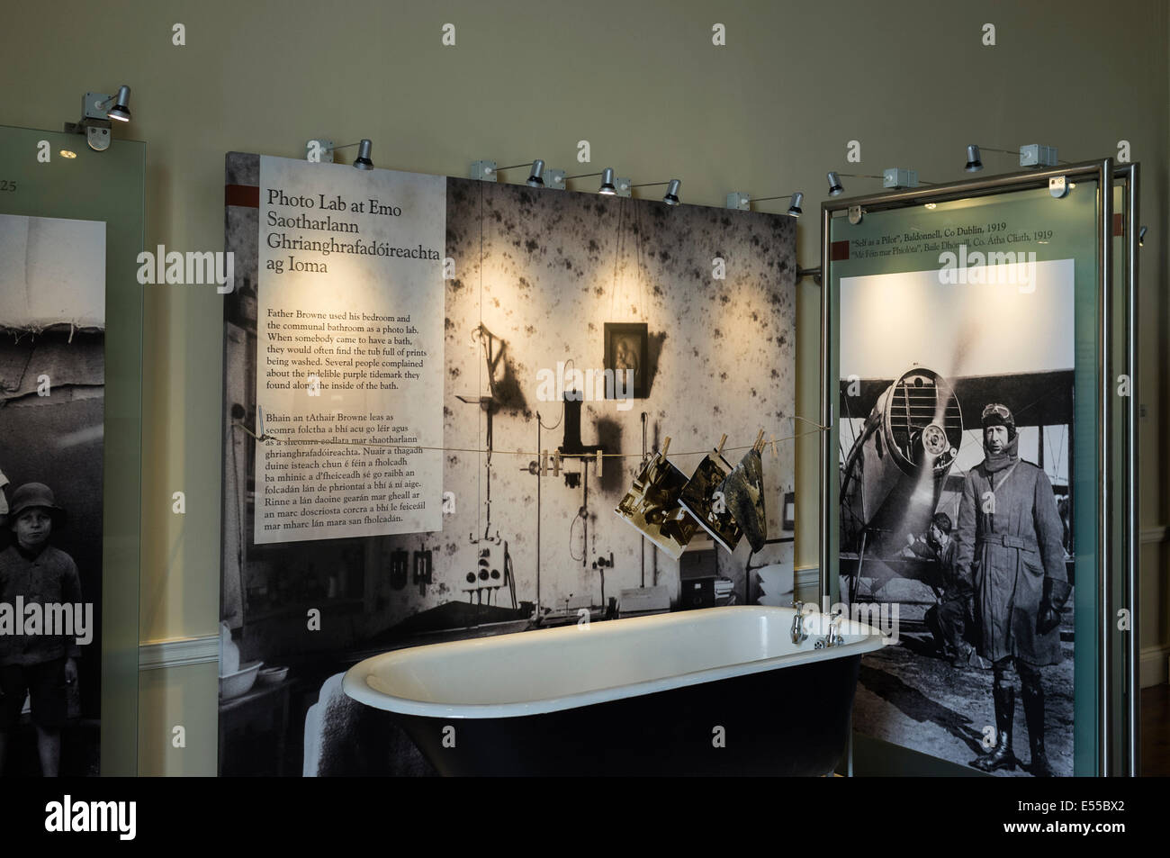 Ausstellung feiert die Arbeit des Fotografen und Jesuit Priester Vater Browne am Emo-Hof, wo er lebte. County Kildare Stockfoto