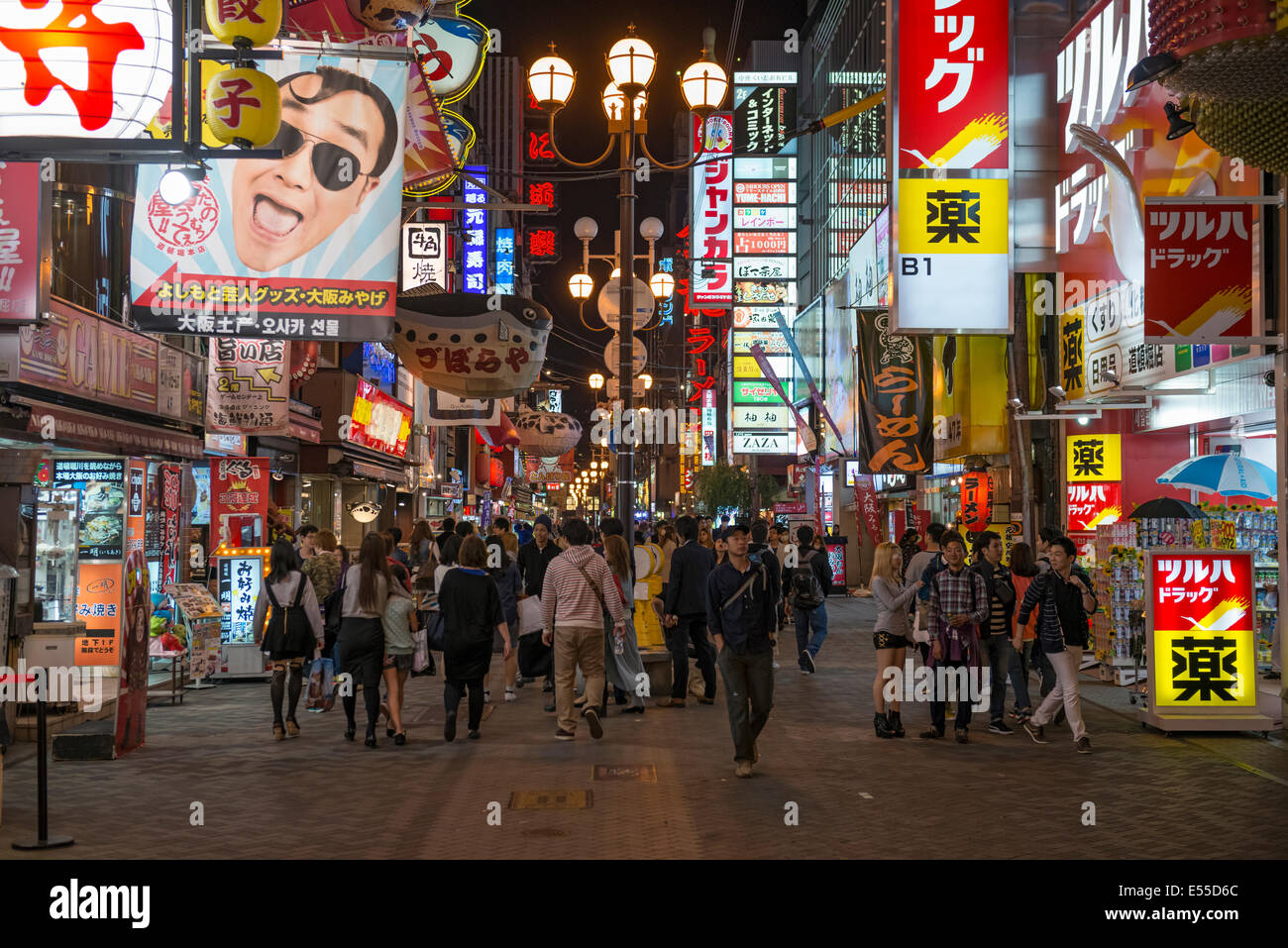 Die hellen Neonröhren Dotonbori Restaurant und Shopping District, Dotonbori, Osaka, Japan Stockfoto