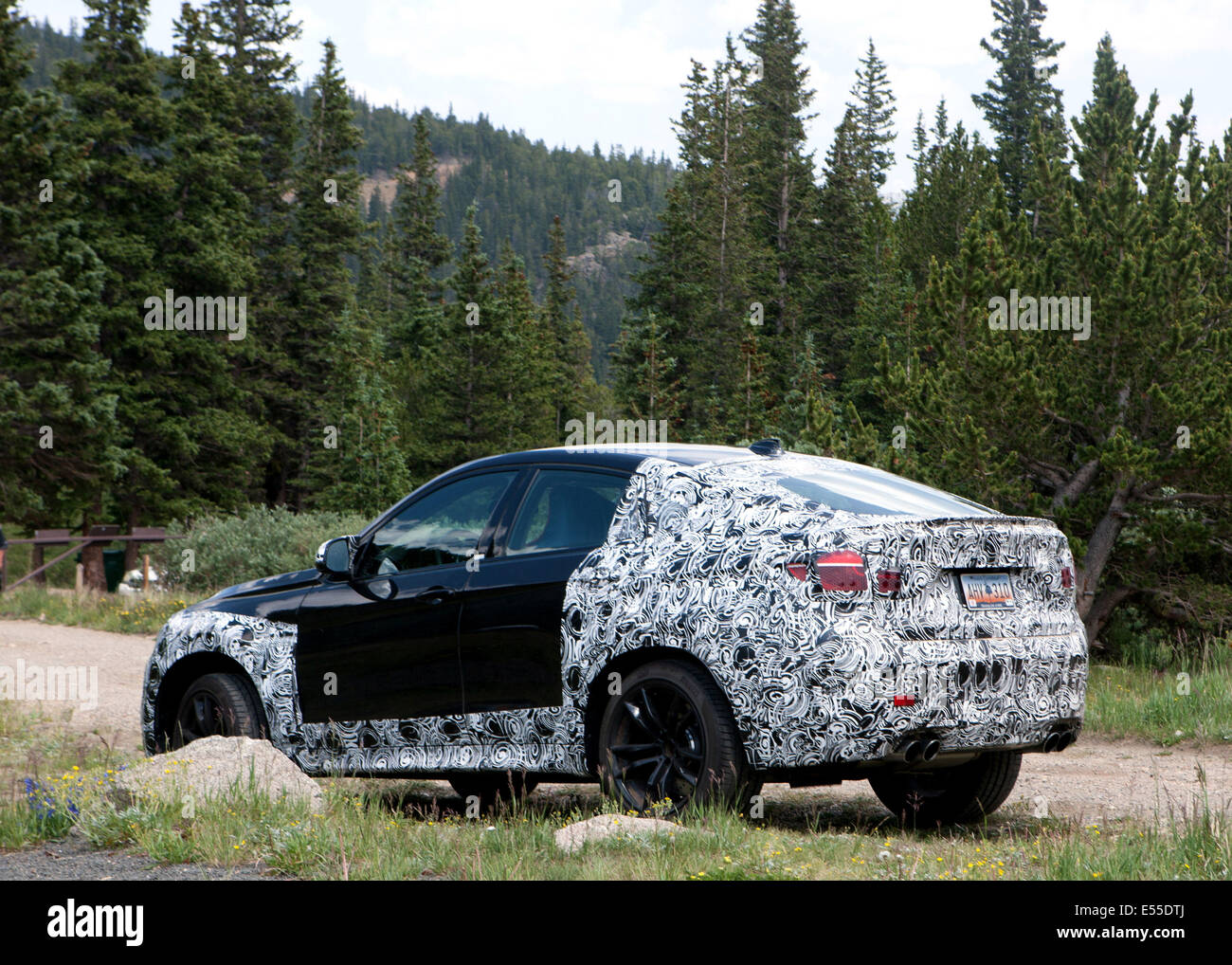 Mt. Evans, Colorado, USA. 19. Juli 2014. 2016-Bmw auf Basis des Mt Evans zu Testzwecken Höhe unter der Decke. Colorados Mount Evans Scenic Byway ist die höchstgelegene Asphaltstraße in Nordamerika. © Beth Schneider/ZUMA Wire/ZUMAPRESS.com/Alamy Live-Nachrichten Stockfoto