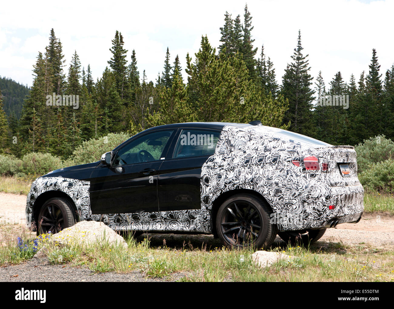 Mt. Evans, Colorado, USA. 19. Juli 2014. 2016-Bmw auf Basis des Mt Evans zu Testzwecken Höhe unter der Decke. Colorados Mount Evans Scenic Byway ist die höchstgelegene Asphaltstraße in Nordamerika. © Beth Schneider/ZUMA Wire/ZUMAPRESS.com/Alamy Live-Nachrichten Stockfoto