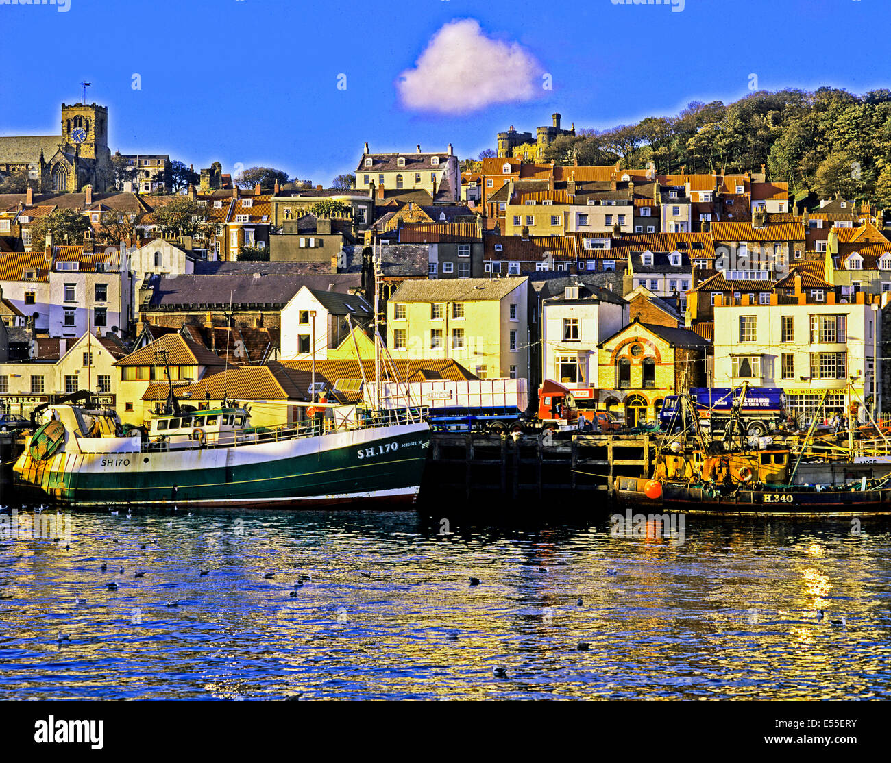 Blick auf Vazoner Bucht zeigt am Flussufer Bauten, Guernsey, Channel Islands Stockfoto