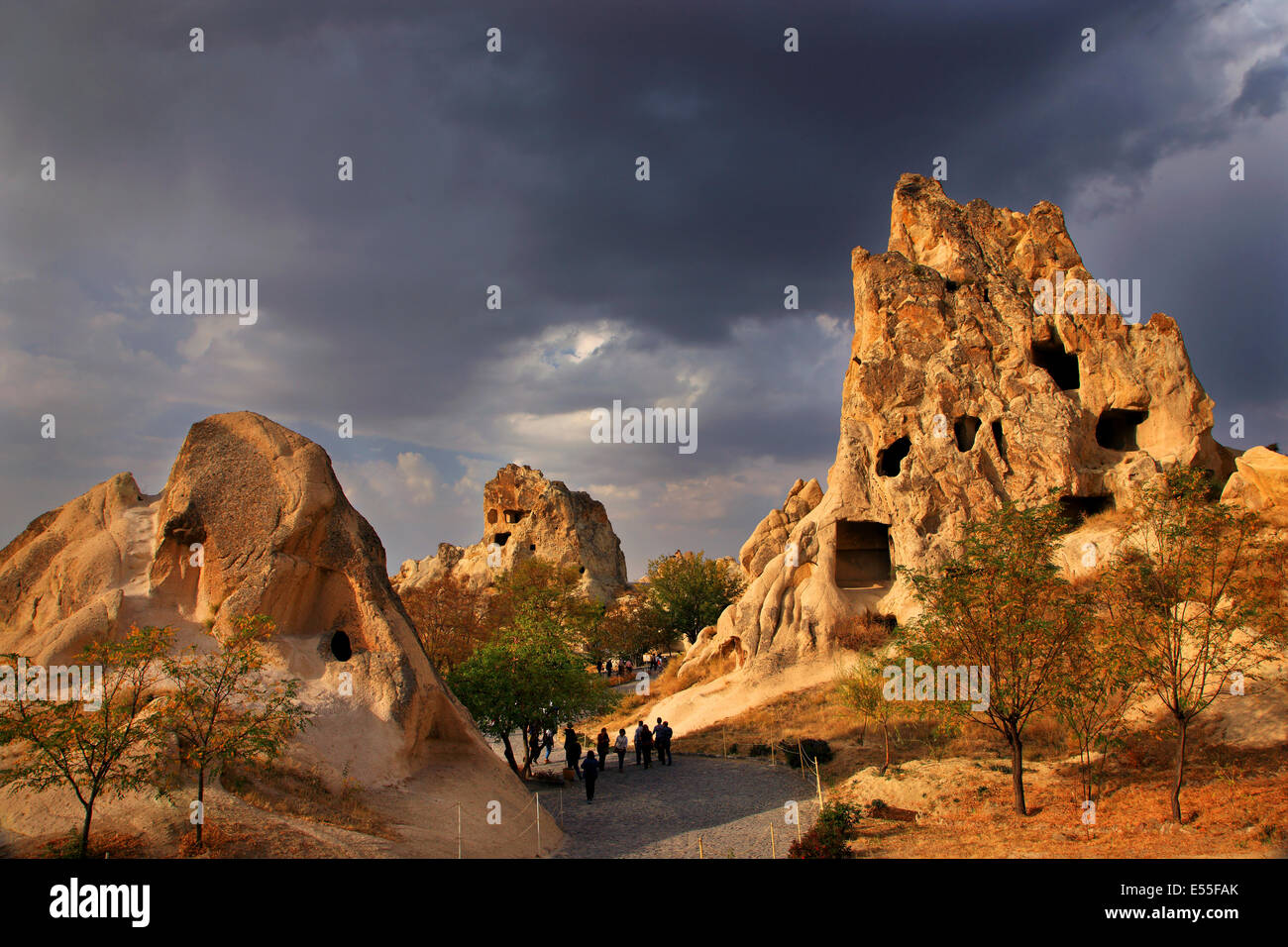 Kleiner Teil von Göreme Open Air Museum und National Park mit einigen Felsen geschnitten Klöster. Nevsehir, Kappadokien, Türkei. Stockfoto