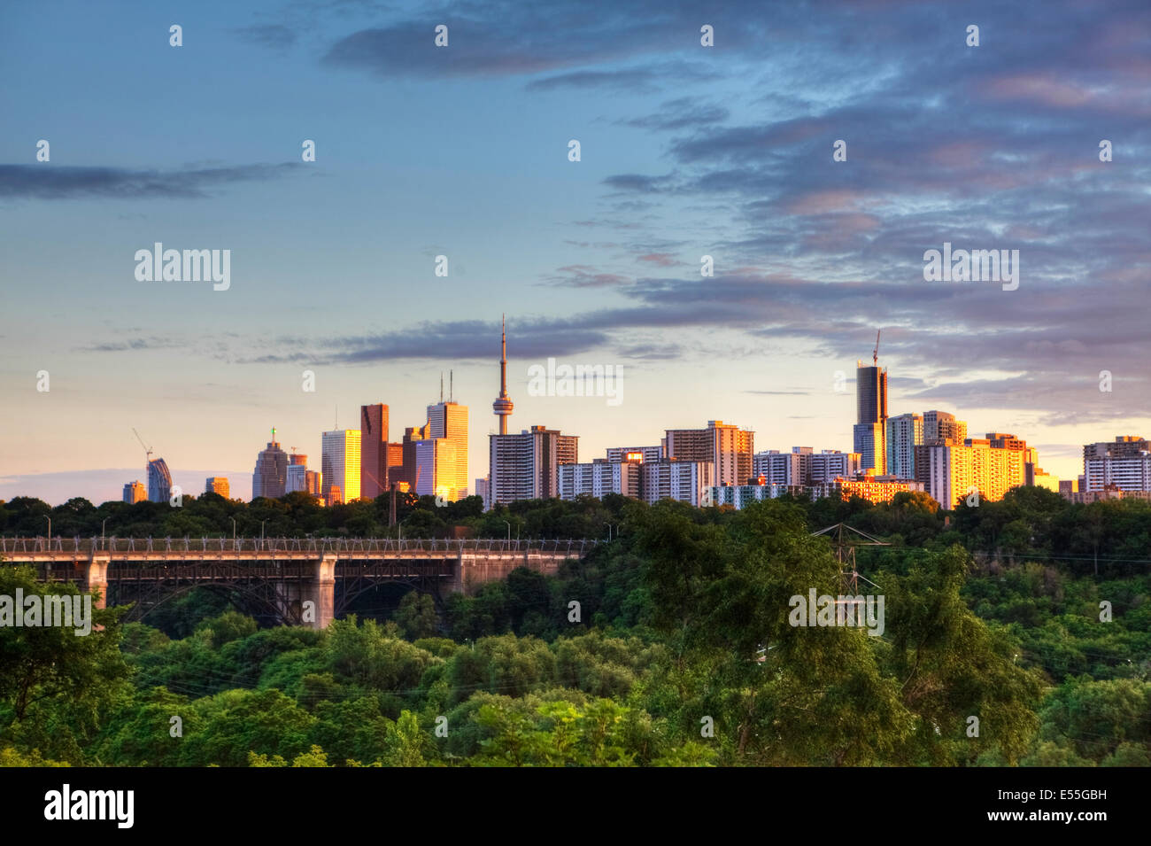 Toronto, Ontario, Kanada, Stadtbild in der Abenddämmerung Stockfoto
