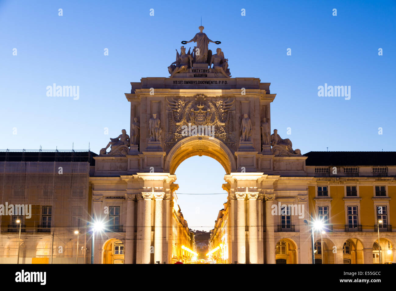 Die Praça do Comércio (Englisch: Commerce Square) befindet sich in der Stadt von Lissabon, Portugal. Befindet sich in der Nähe von den Tejo, die Stockfoto