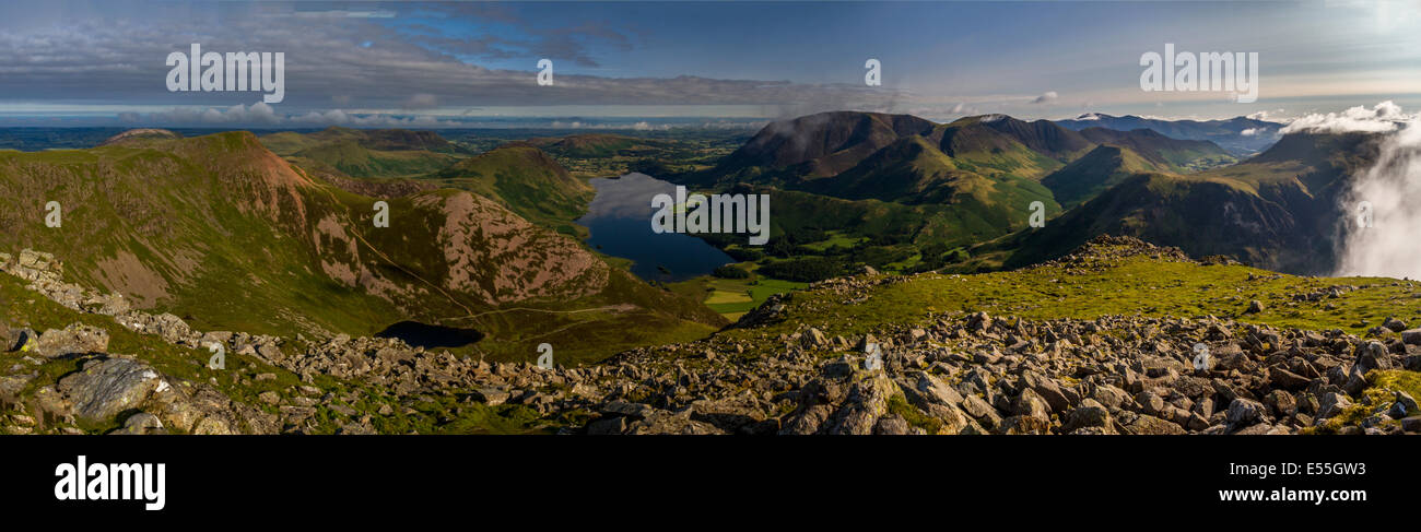 Panoramablick auf Crummock Wasser und die umliegenden Berge, einschließlich Red Hecht, englischen Lake District Stockfoto