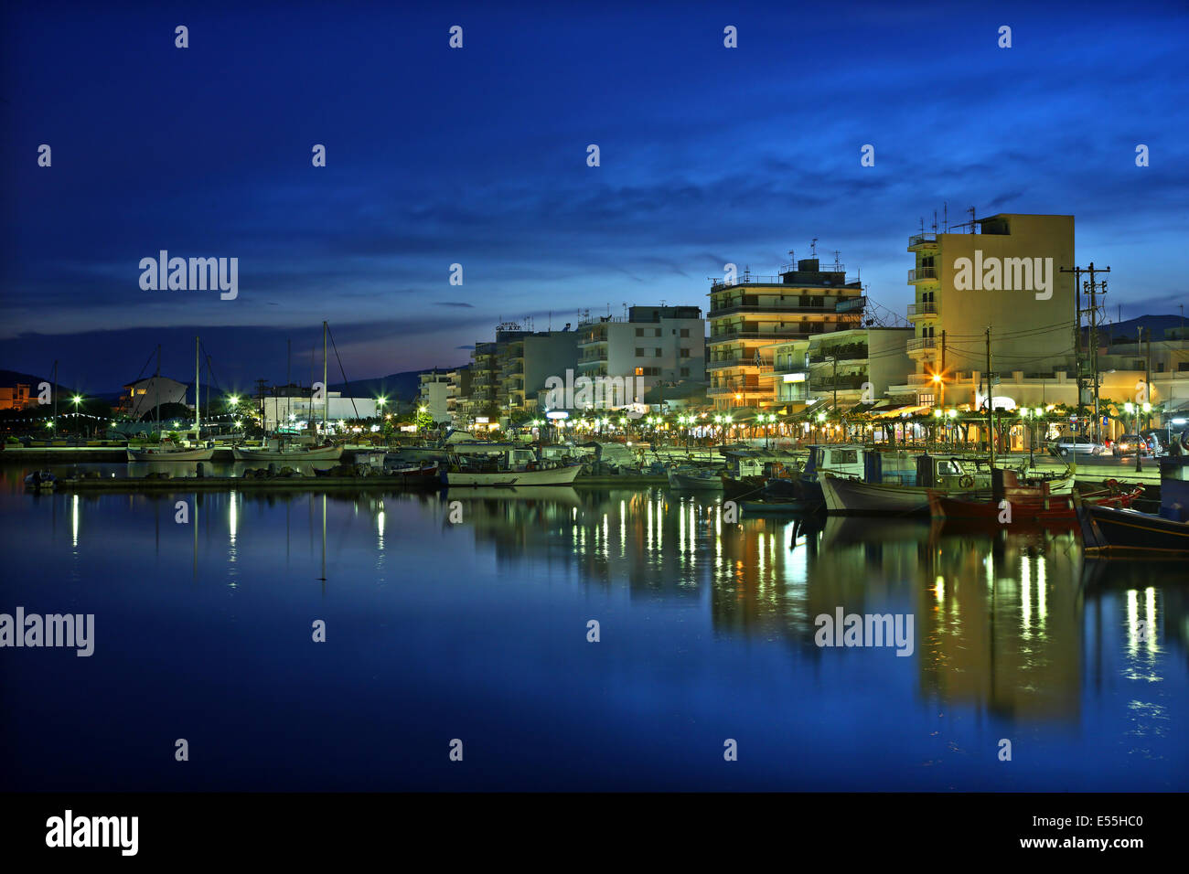 Nachtansicht der Stadt Karystos, Evia (oder "Evvoia") Insel, Zentralgriechenland Stockfoto Nachtansicht der Stadt Karystos, Evia (oder "Evvoia") Insel, Zentralgriechenland Stockfoto